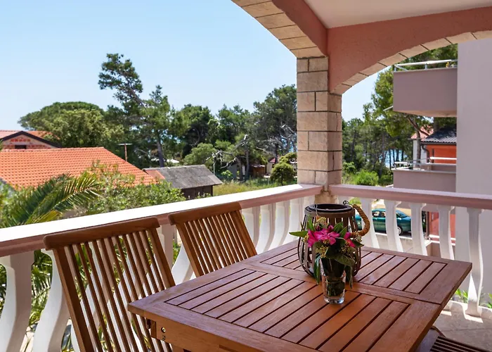 Kod Lovrica Apartment Vir