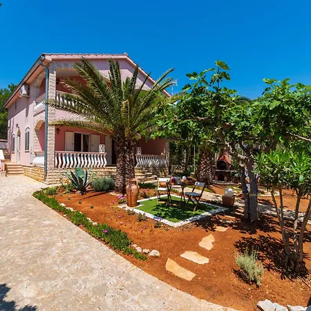 Kod Lovrica アパート