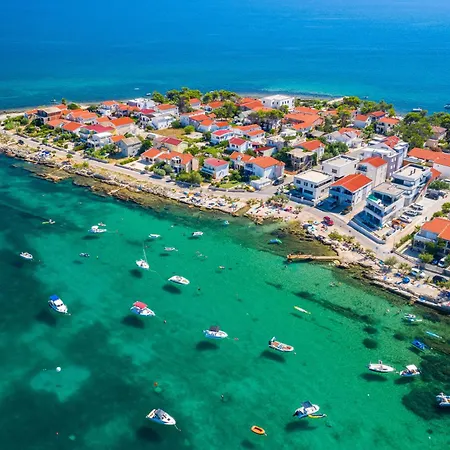 Kod Lovrica Apartment Vir
