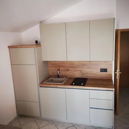 Kod Lovrica Apartment