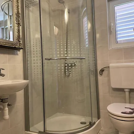 Kod Lovrica Apartment *
