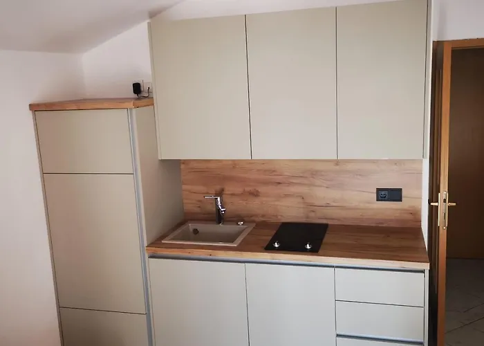 Kod Lovrica アパート